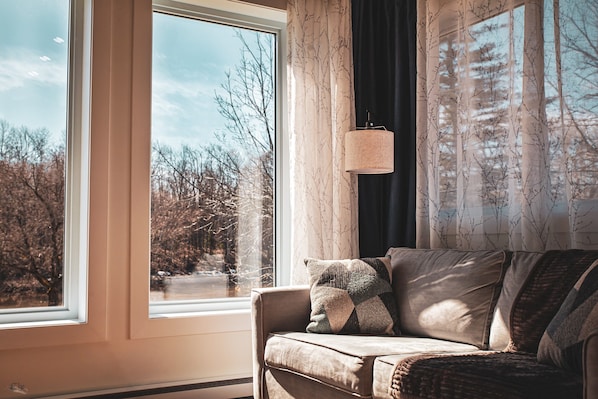 Living area - Le Pignon Vert (Sainte-Clotilde-de-Horton)