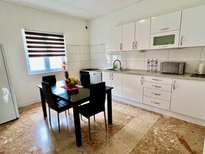 Fridge, microwave, oven, stovetop - Adorable 1-bedroom apartment in charming Dugi Rat (Dugi Rat)