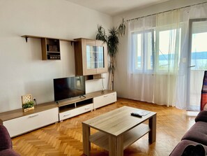 Smart TV - Adorable 1-bedroom apartment in charming Dugi Rat (Dugi Rat)