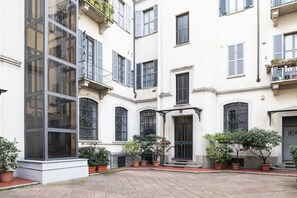 Exterior - Easylife - Milano - C. Italia 68BP5 - P.Ticinese  (Milano)