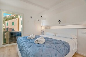 3 bedrooms, iron/ironing board - In the very center of Monterosso al Mare, surrounded by colorful alleys and the scent of the sea, Cà Maccaja is a newly renovated apartment designed for those who wish to experience the Cinque Terre with authenticity and comfort. Its central location al (Monterosso al Mare)