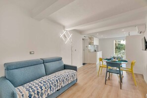 TV - In the very center of Monterosso al Mare, surrounded by colorful alleys and the scent of the sea, Cà Maccaja is a newly renovated apartment designed for those who wish to experience the Cinque Terre with authenticity and comfort. Its central location al (Monterosso al Mare)