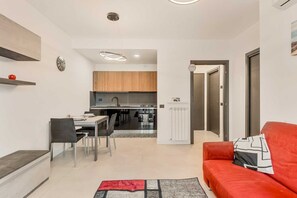 Interior - Cà del Magra is a newly built one-bedroom apartment designed to welcome you into an atmosphere of peace and comfort in the heart of Santo Stefano di Magra. Set within a quiet and private courtyard, it is the perfect choice for those looking to unwind wh (Santo Stefano di Magra)