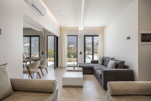 Smart TV - Superior Villa Celeste - Sea View and Private Pool (CQ9M+26M Geropotamos, Greece)