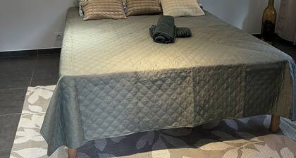 Pavillon de charme dans beau domaine