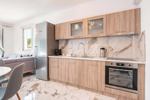 Fridge, oven, coffee/tea maker, toaster