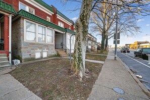 المنطقة المحيطة بالمنشأة