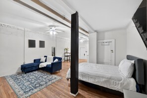 Studio | Een laptopwerkplek, gratis wifi