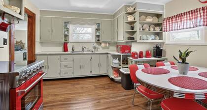 Vintage Home Near Casino, Speedway And Music Sites 2 Bedroom Home