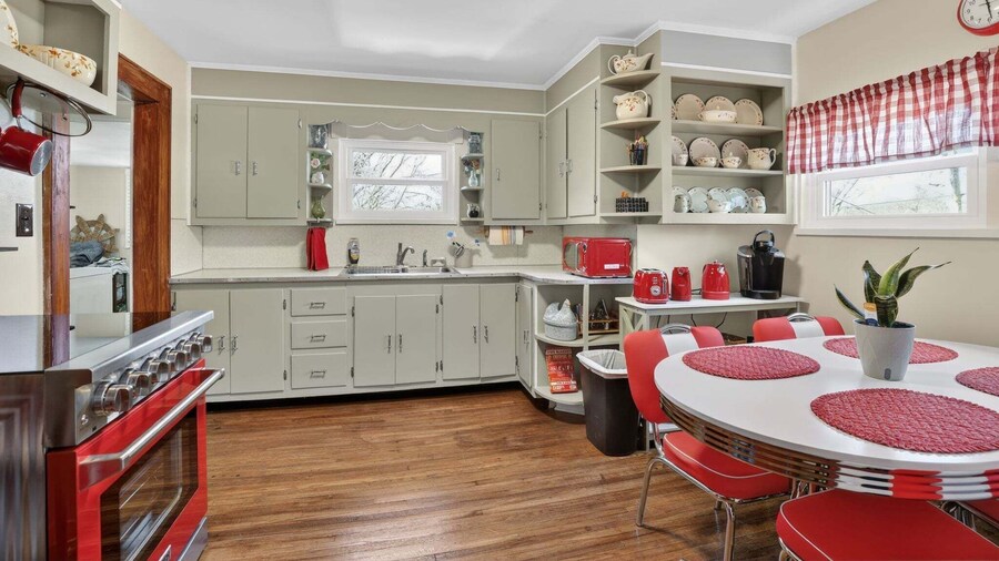 Vintage Home Near Casino, Speedway And Music Sites 2 Bedroom Home