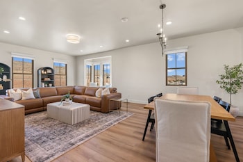 The Rad Retreat At Desert Color 4 Bedroom Townhouse