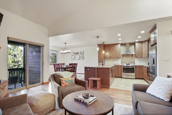 Townhome, 2 Bedrooms | Living area - 97 Lookout Ridge 2 Bedroom Townhouse (Dillon)