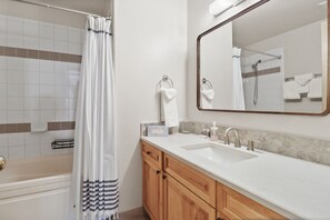 Townhome, 2 Bedrooms | Bathroom | Towels, shampoo - 97 Lookout Ridge 2 Bedroom Townhouse (Dillon)