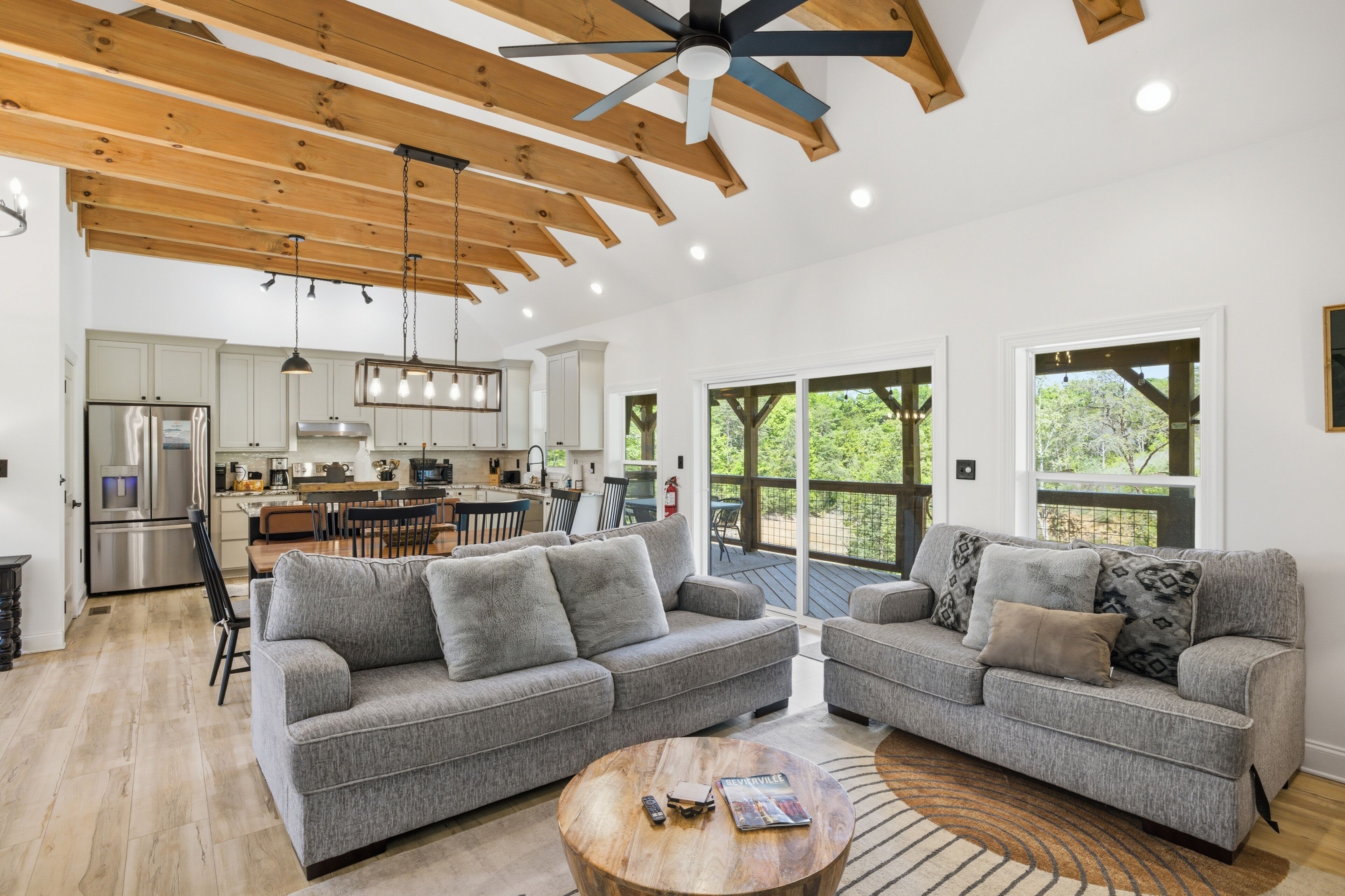 Cabin, 3 phòng ngủ | Khu phòng khách | Smart TV 