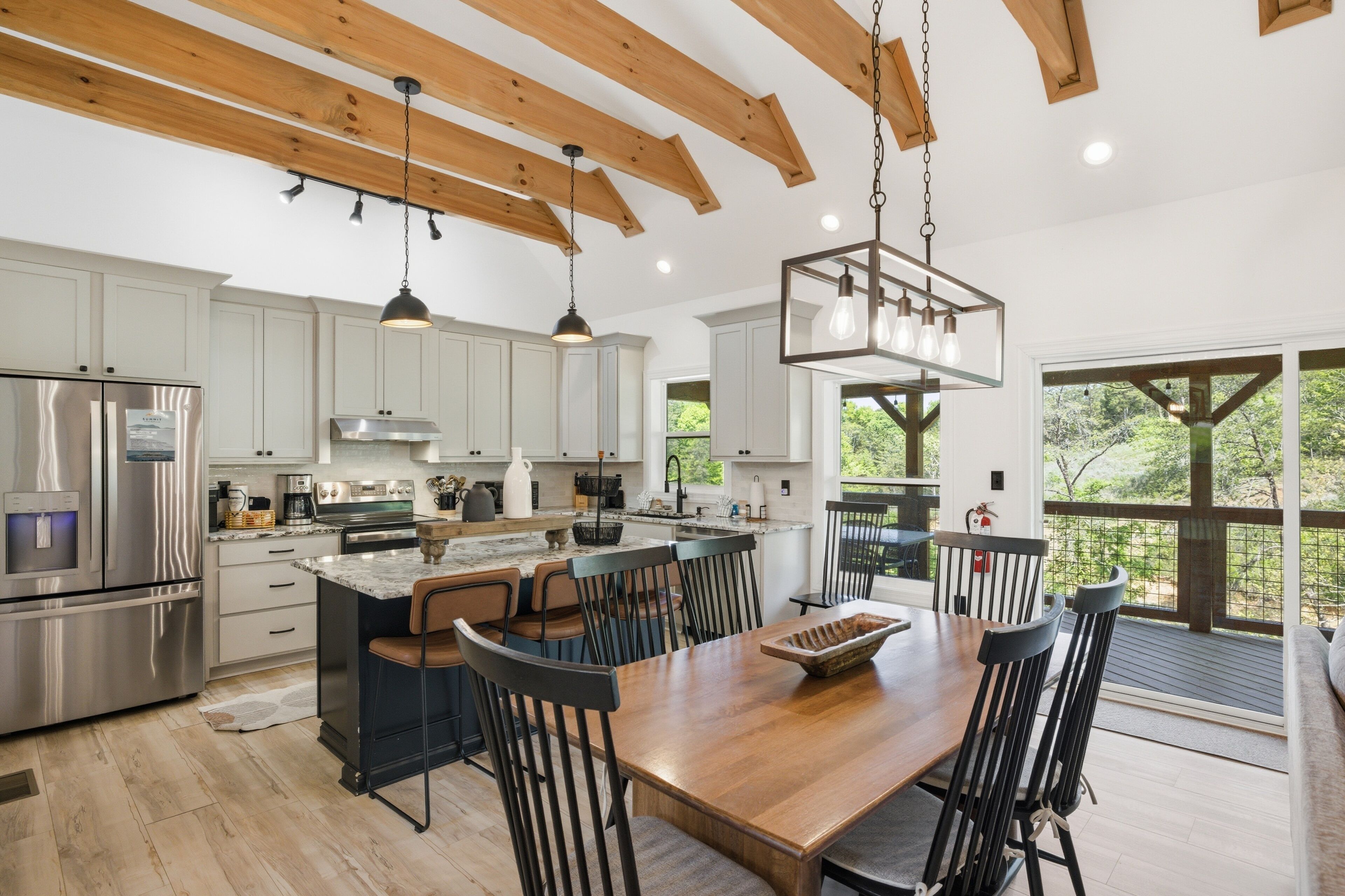Cabin, 3 Bedrooms | Private kitchen | Fridge, oven, coffee/tea maker, toaster
