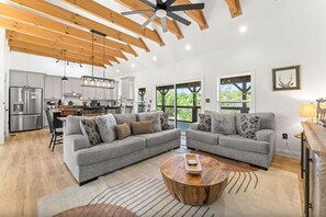 Hytte, 3 soverom | Oppholdsområde | Smart-TV