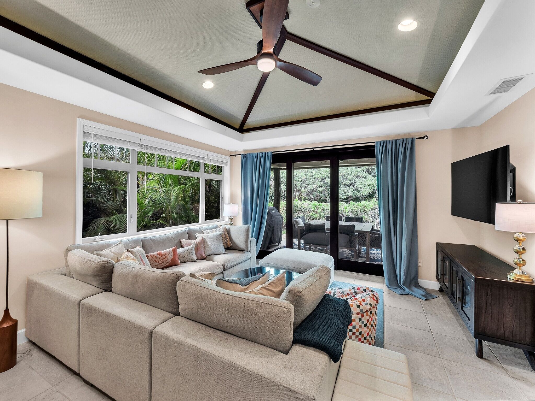 منزل - ٣ غرف نوم | منطقة المعيشة | تلفزيون ذكي