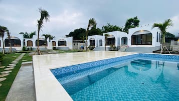 Superior Suite | Pool | Outdoor pool