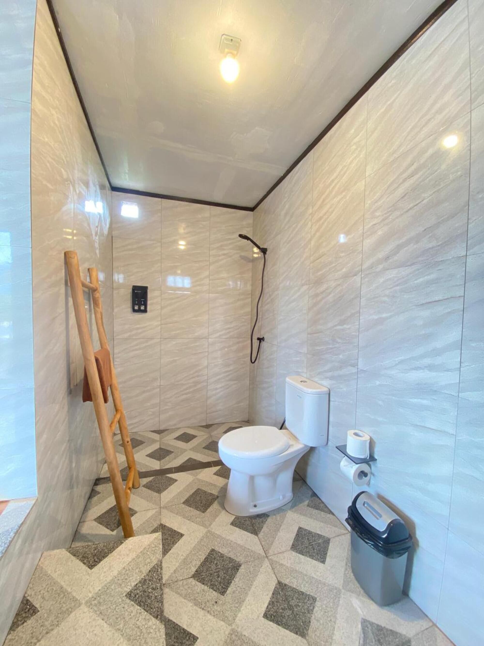 Deluxe Suite, Private Pool | Bathroom