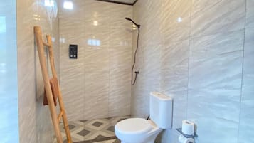 Deluxe Suite, Private Pool | Bathroom