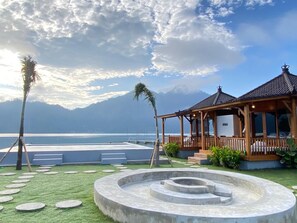 Property grounds - The Kintamani Villas Tepi Danau and Natural Hot Spring (Bangli)