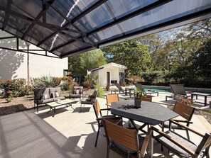 Outdoor dining - Modern Duplex 100 Meters from Playa Hermosa – Rent as 3BR or Private 6BR Home (Playa Hermosa)