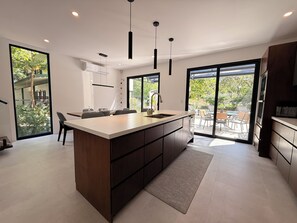 Fridge, microwave, oven, stovetop - Modern Duplex 100 Meters from Playa Hermosa – Rent as 3BR or Private 6BR Home (Playa Hermosa)