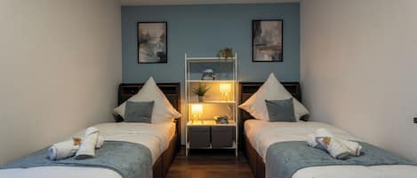 1 habitación, tabla de planchar con plancha, wifi y ropa de cama