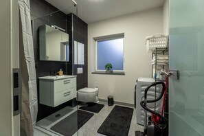 Shower, hair dryer, towels, soap - 1Room-Apartment, Terrace, Free Wifi, Free Parking, SmartTV (Drensteinfurt)