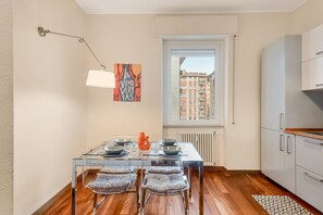 Dining - The Star is a bright and comfortable three-room apartment located on the third floor with an elevator, right in the heart of La Spezia. Its strategic location, just a few minutes’ walk from the train station, makes it the perfect choice for travelers w (La Spezia)