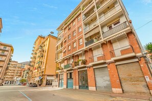 Exterior - The Star is a bright and comfortable three-room apartment located on the third floor with an elevator, right in the heart of La Spezia. Its strategic location, just a few minutes’ walk from the train station, makes it the perfect choice for travelers w (La Spezia)
