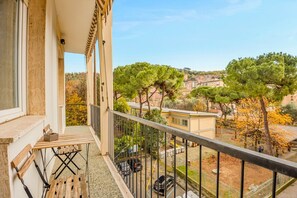 Property grounds - The Star is a bright and comfortable three-room apartment located on the third floor with an elevator, right in the heart of La Spezia. Its strategic location, just a few minutes’ walk from the train station, makes it the perfect choice for travelers w (La Spezia)