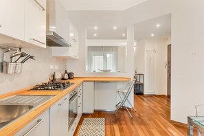 Frigorífico, lavavajillas y tostadora