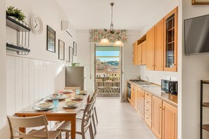 Dining - La Casa di Genia is a welcoming apartment located on the sixth floor of a quiet building with an elevator, right in the heart of La Spezia. The accommodation features two bedrooms and a small terrace, perfect for relaxing after a day spent exploring the (La Spezia)