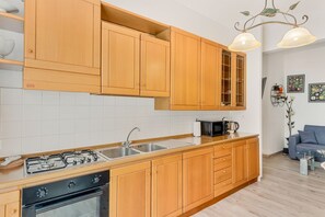 Jääkaappi, mikroaaltouuni