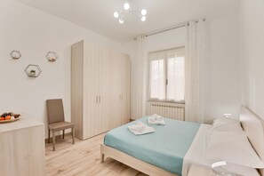 Iron/ironing board - La Casa di Genia is a welcoming apartment located on the sixth floor of a quiet building with an elevator, right in the heart of La Spezia. The accommodation features two bedrooms and a small terrace, perfect for relaxing after a day spent exploring the (La Spezia)