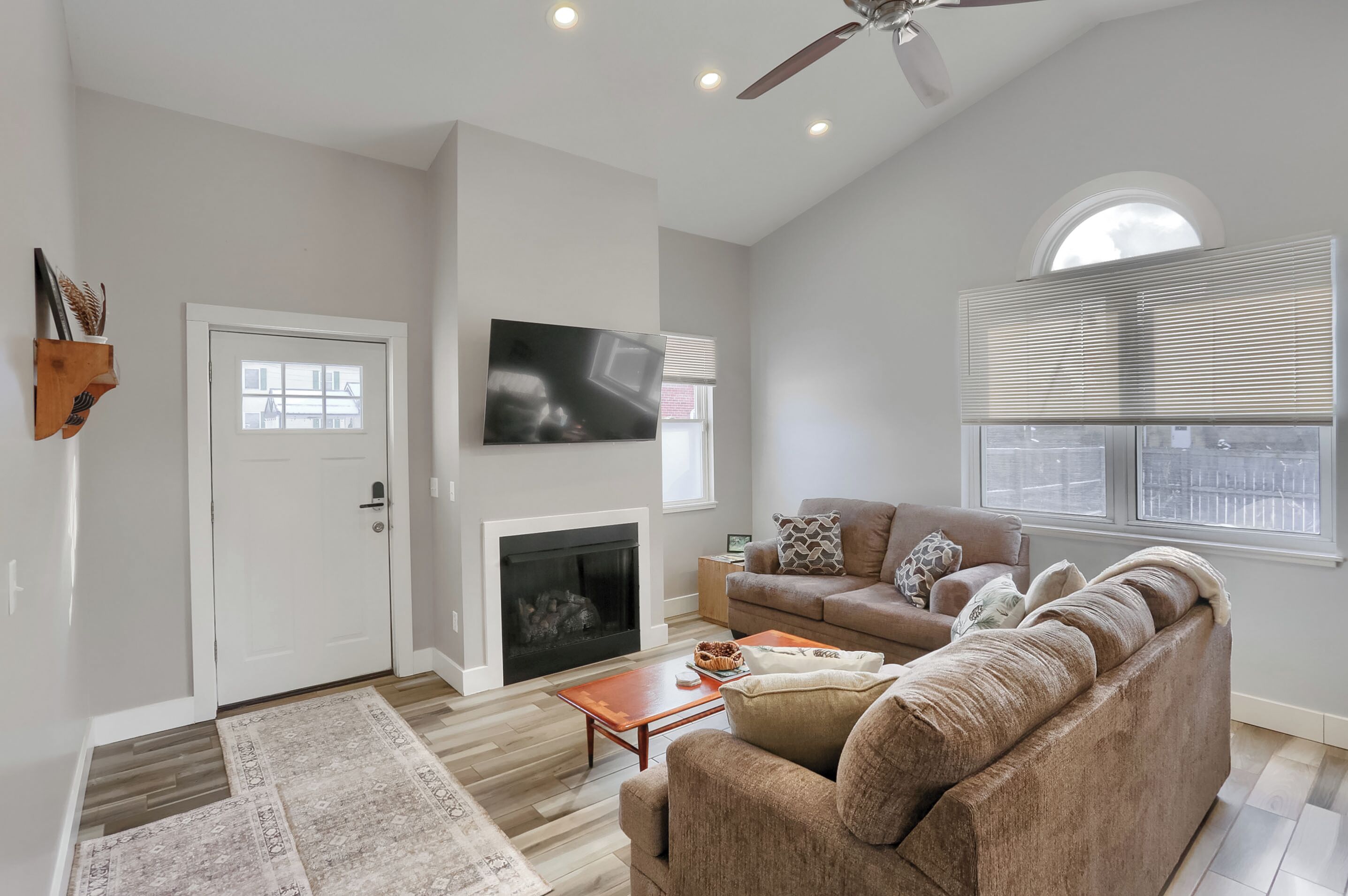 Smart TV, fireplace, offices