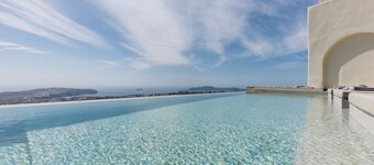 One Bedroom Apartment-sleeps 4 -sea View-parking