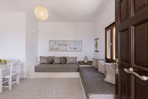 Living area - One Bedroom Apartment-sleeps 4 -sea View-parking (Pyrgos)