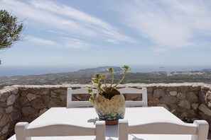 Outdoor dining - One Bedroom Apartment-sleeps 4 -sea View-parking (Pyrgos)