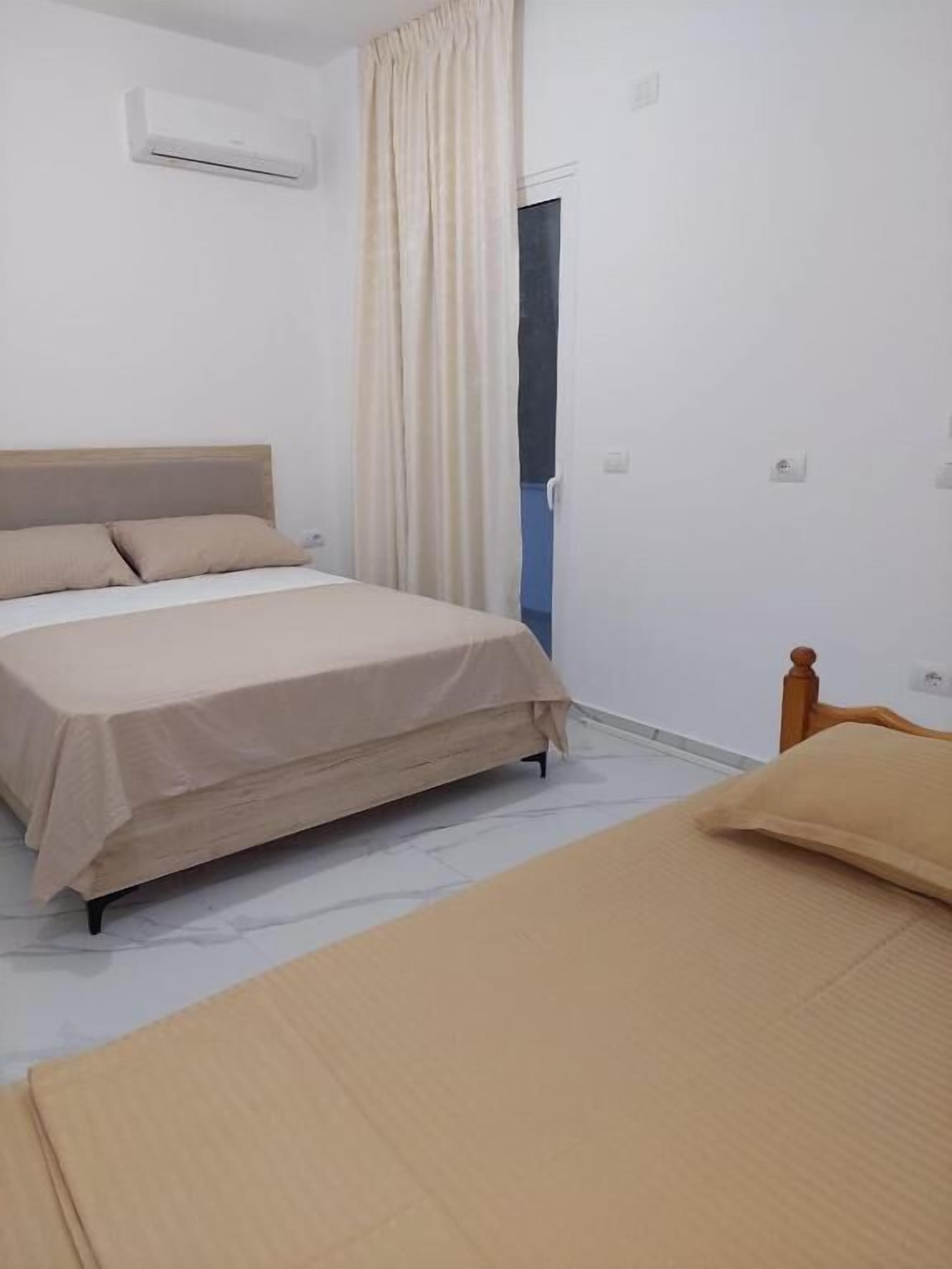 Habitación triple Confort, balcón | Wifi gratis 