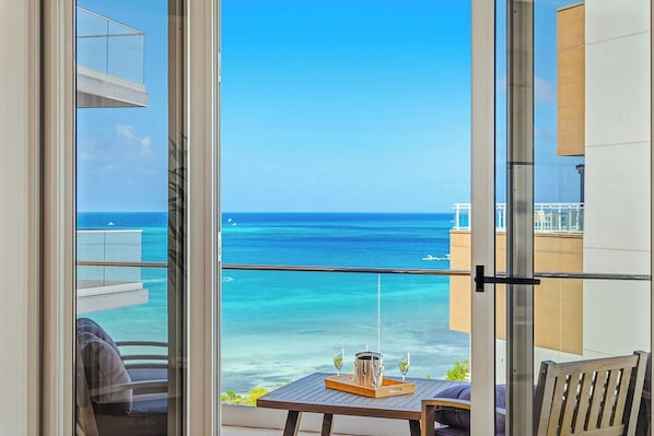 Interior - New Modern Exclusive Oceanview Condo (Noord)