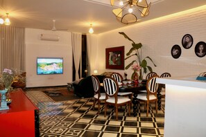 Interior - Luxury Villa with Pvt Pool & Garden near Beach (Siolim)