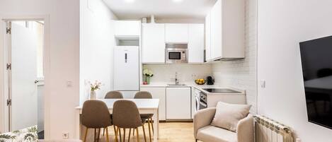 Fridge, microwave, oven, stovetop