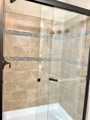 Shower, hair dryer, towels, soap - Only 120 steps to boat ramp! Bring your boat or just your bathing suit and enjoy (Bradenton)