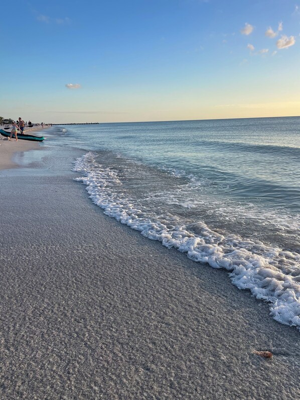 Beach - Only 120 steps to boat ramp! Bring your boat or just your bathing suit and enjoy (Bradenton)