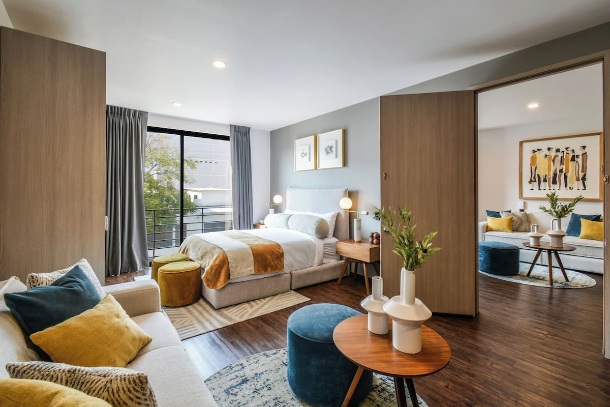 Deluxe Room | Living area