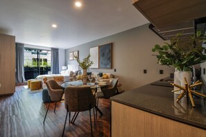 Deluxe Double Room | Private kitchen | Mini-fridge, microwave, cookware/dishes/utensils - The Sterling Condesa (Mexico City)