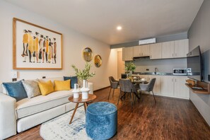 Deluxe Double Room | Living area - The Sterling Condesa (Mexico City)