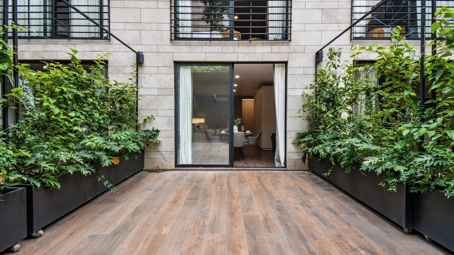 The Sterling Condesa